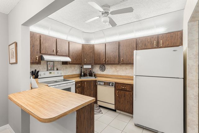 114 Lake Pine Circle B-1, Greenacres, FL 33463