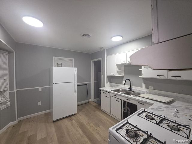 12400 Lansdowne Street, Detroit, MI 48224