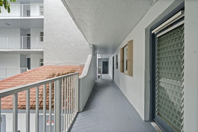 9470 Live Oak Place 204, Davie, FL 33324