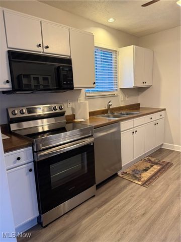 193 Surrey Lane, Canfield, OH 44406