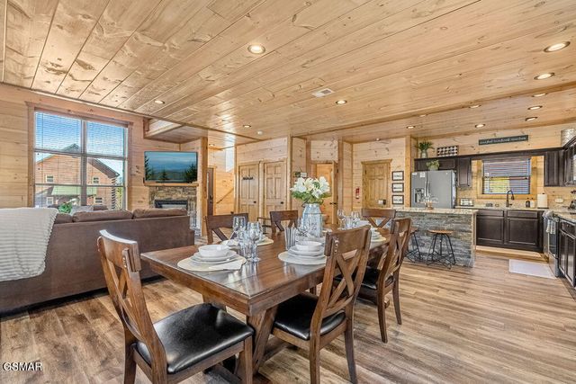 1663 Falls Way, Pigeon Forge, TN 37863