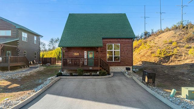 1663 Falls Way, Pigeon Forge, TN 37863