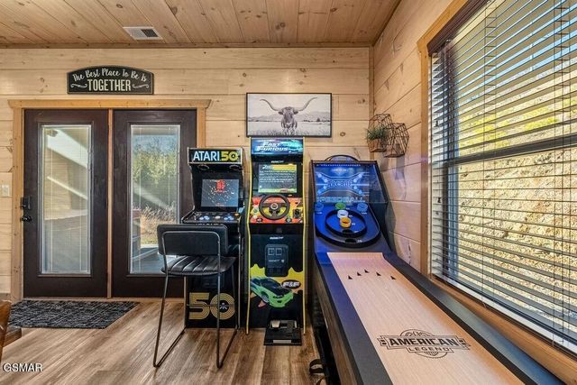 1663 Falls Way, Pigeon Forge, TN 37863