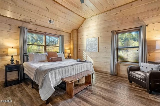 1663 Falls Way, Pigeon Forge, TN 37863