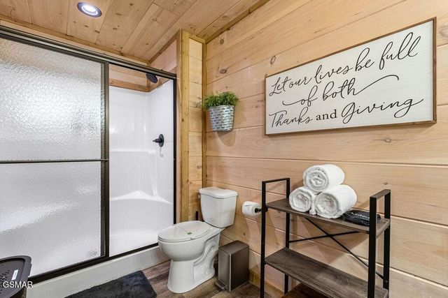 1663 Falls Way, Pigeon Forge, TN 37863