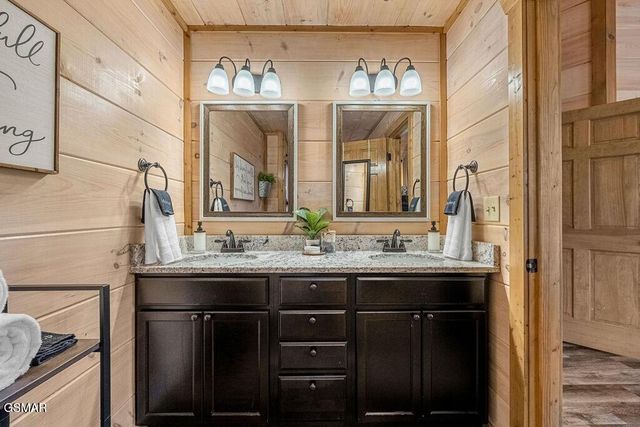 1663 Falls Way, Pigeon Forge, TN 37863