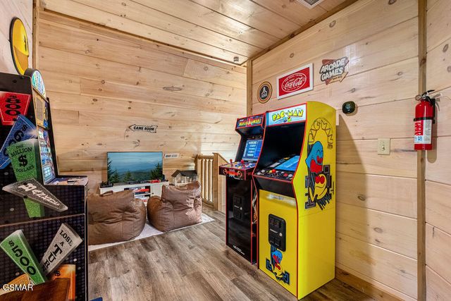 1663 Falls Way, Pigeon Forge, TN 37863