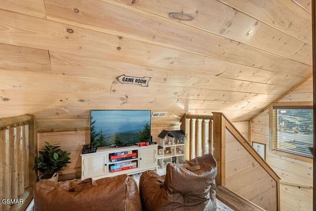 1663 Falls Way, Pigeon Forge, TN 37863