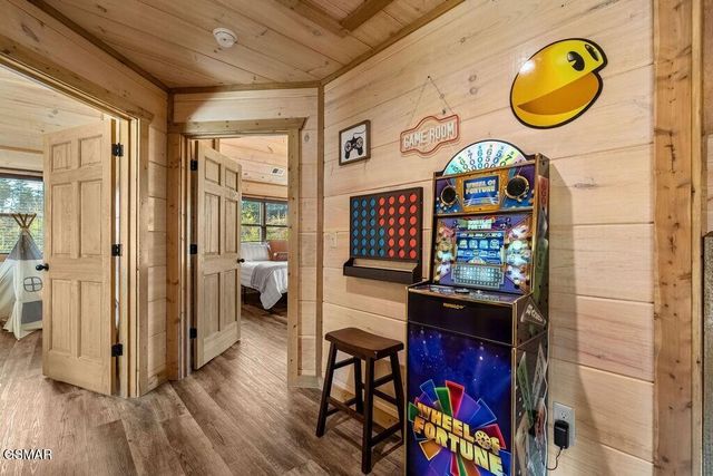 1663 Falls Way, Pigeon Forge, TN 37863