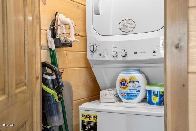 1663 Falls Way, Pigeon Forge, TN 37863