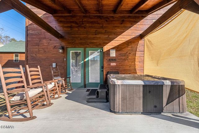 1663 Falls Way, Pigeon Forge, TN 37863