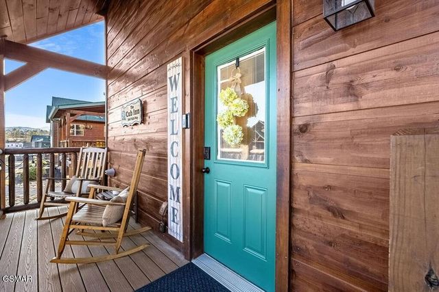 1663 Falls Way, Pigeon Forge, TN 37863