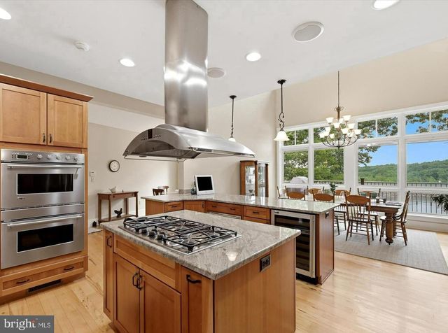 130 LAKE SHORE DR, Cross Junction, VA 22625