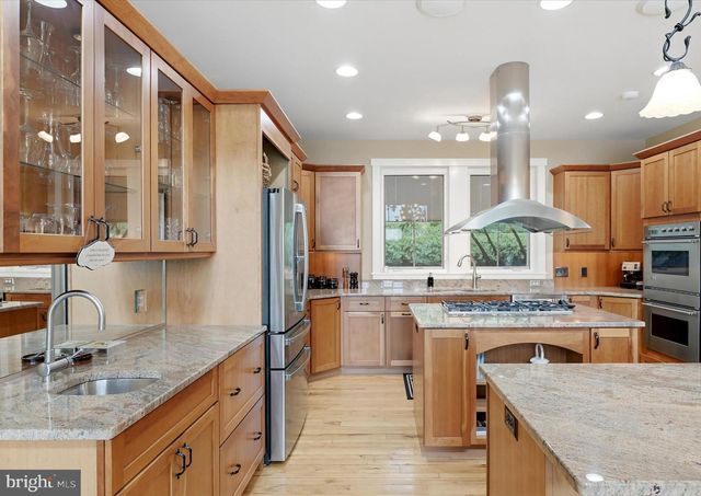 130 LAKE SHORE DR, Cross Junction, VA 22625