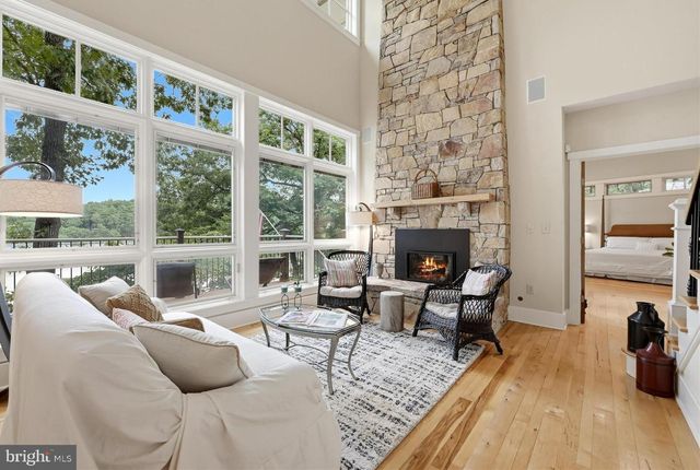 130 LAKE SHORE DR, Cross Junction, VA 22625