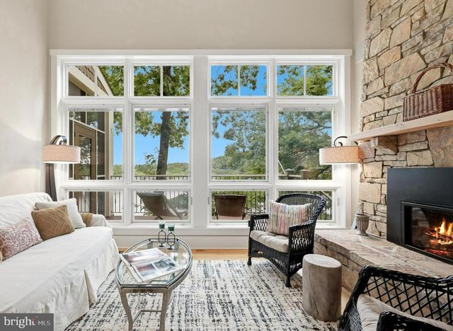 130 LAKE SHORE DR, Cross Junction, VA 22625