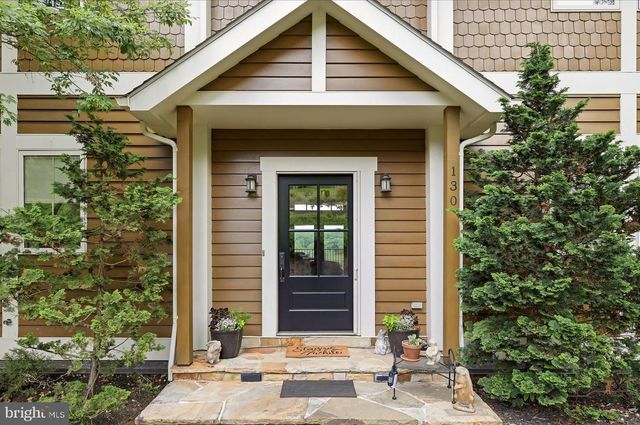 130 LAKE SHORE DR, Cross Junction, VA 22625
