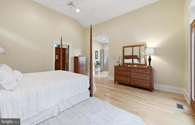 130 LAKE SHORE DR, Cross Junction, VA 22625