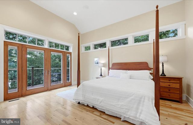 130 LAKE SHORE DR, Cross Junction, VA 22625
