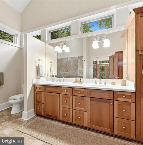 130 LAKE SHORE DR, Cross Junction, VA 22625