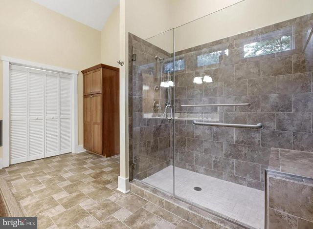 130 LAKE SHORE DR, Cross Junction, VA 22625
