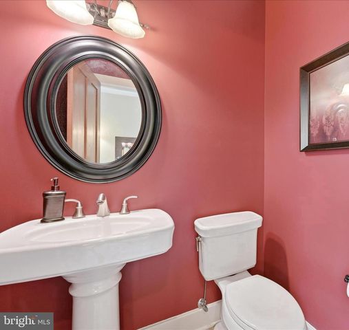 130 LAKE SHORE DR, Cross Junction, VA 22625