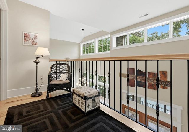 130 LAKE SHORE DR, Cross Junction, VA 22625