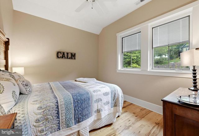 130 LAKE SHORE DR, Cross Junction, VA 22625