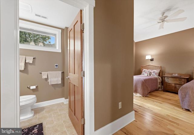 130 LAKE SHORE DR, Cross Junction, VA 22625
