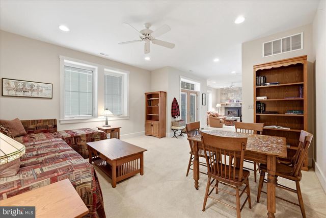 130 LAKE SHORE DR, Cross Junction, VA 22625