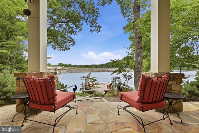 130 LAKE SHORE DR, Cross Junction, VA 22625