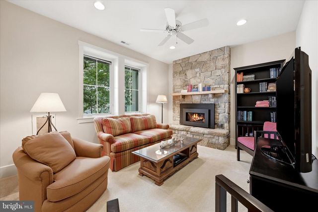 130 LAKE SHORE DR, Cross Junction, VA 22625