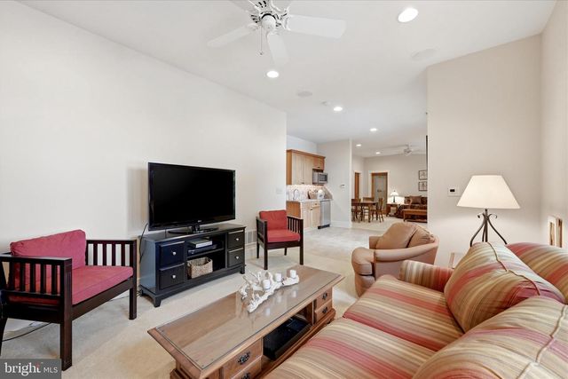 130 LAKE SHORE DR, Cross Junction, VA 22625