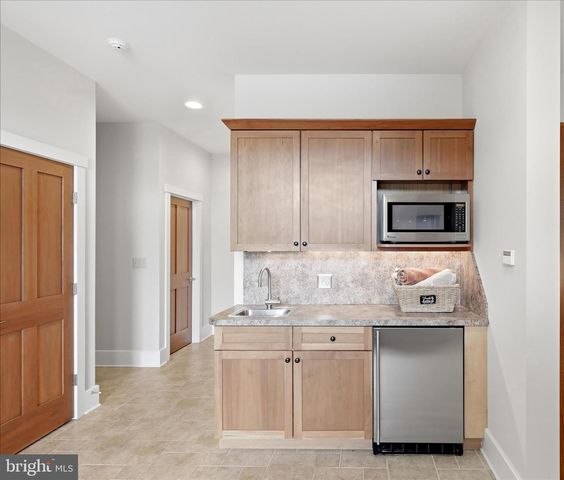 130 LAKE SHORE DR, Cross Junction, VA 22625