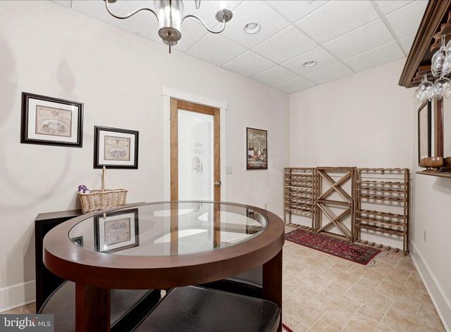 130 LAKE SHORE DR, Cross Junction, VA 22625