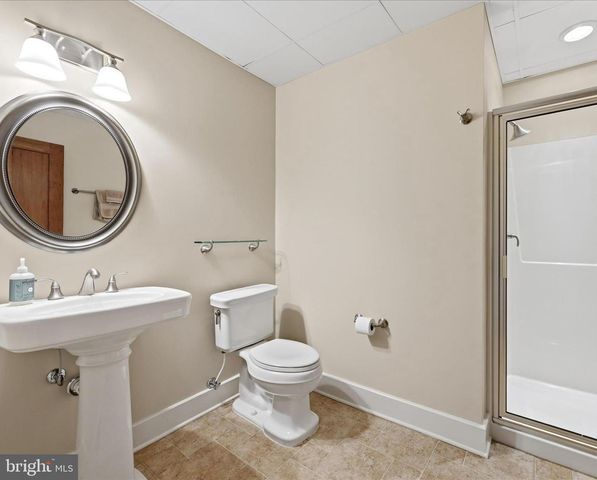130 LAKE SHORE DR, Cross Junction, VA 22625