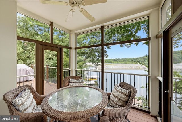 130 LAKE SHORE DR, Cross Junction, VA 22625