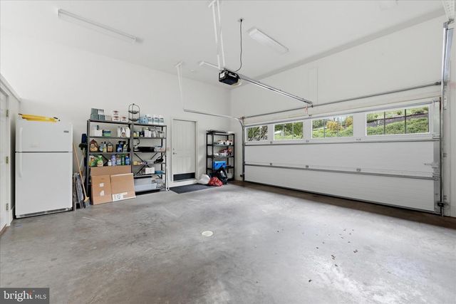 130 LAKE SHORE DR, Cross Junction, VA 22625