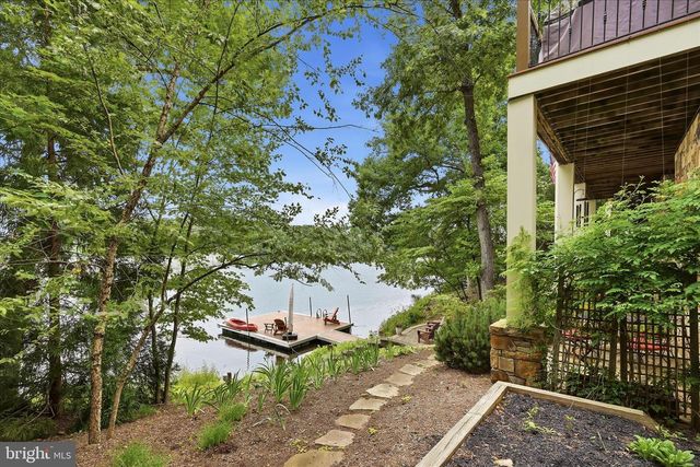 130 LAKE SHORE DR, Cross Junction, VA 22625