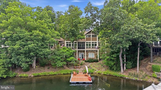 130 LAKE SHORE DR, Cross Junction, VA 22625