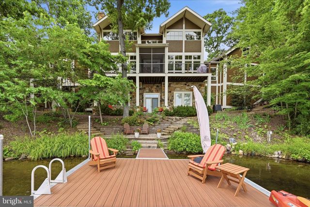 130 LAKE SHORE DR, Cross Junction, VA 22625