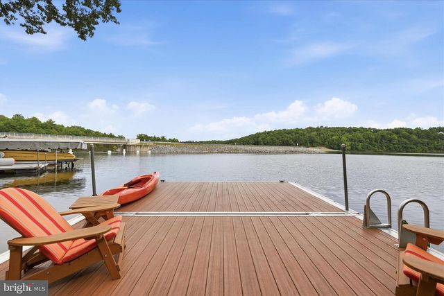 130 LAKE SHORE DR, Cross Junction, VA 22625