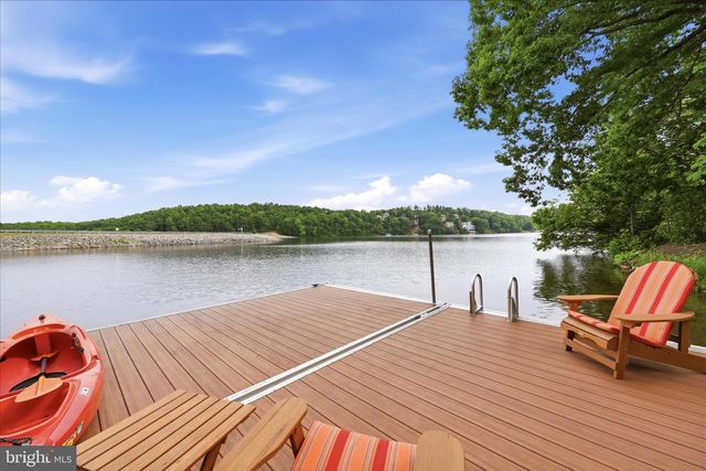 130 LAKE SHORE DR, Cross Junction, VA 22625