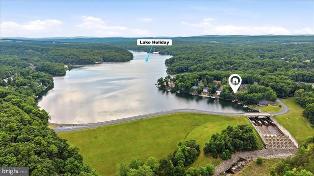 130 LAKE SHORE DR, Cross Junction, VA 22625