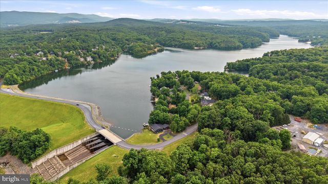 130 LAKE SHORE DR, Cross Junction, VA 22625