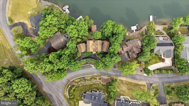 130 LAKE SHORE DR, Cross Junction, VA 22625
