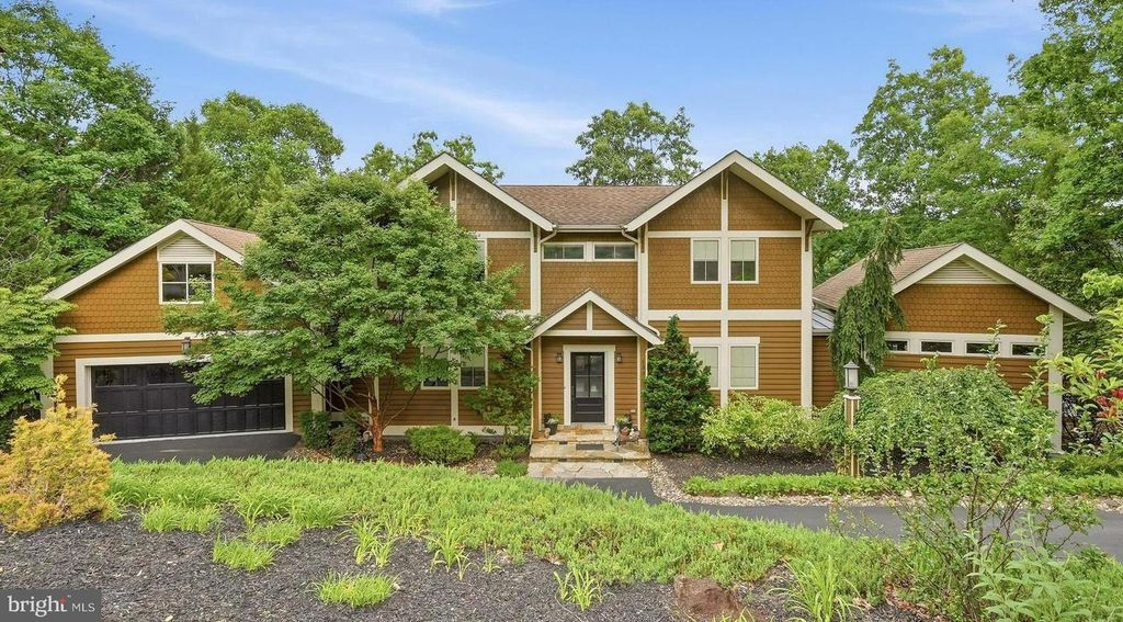 130 LAKE SHORE DR, Cross Junction, VA 22625