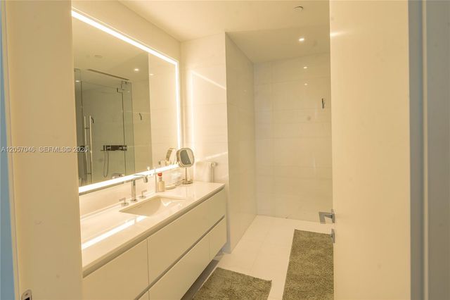 300 Biscayne Boulevard Way 3109W, Miami, FL 33131