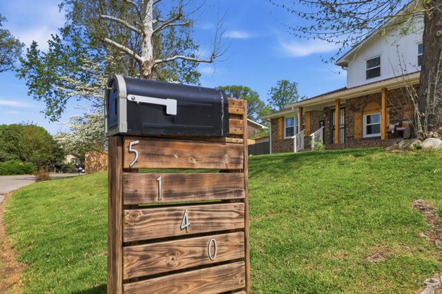 5140 Whitaker Dr, Nashville, TN 37211