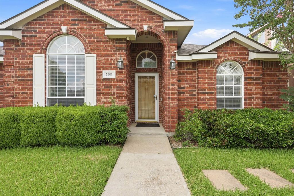 2501 Saddlehorn Drive, Mesquite, TX 75181